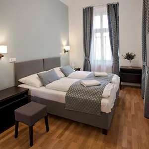 Corto Old Town 3* Praag